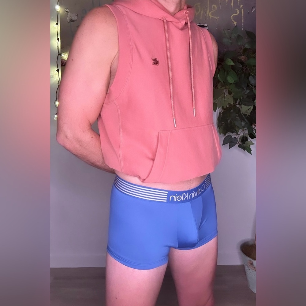 Calvin Klein | Sleeveless Workout Hoodie in Coral (X-Small) - Picture 3 of 8